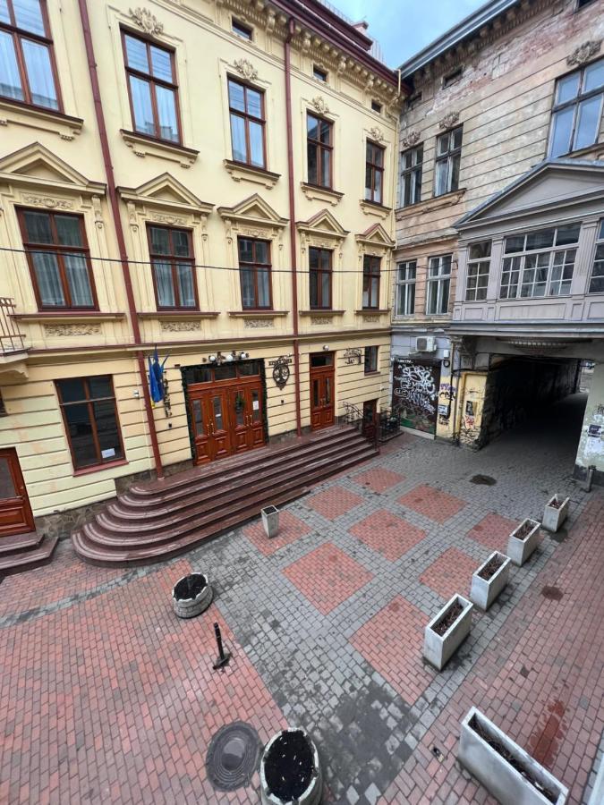 Апартаменти В Самому Центрі Львова В Проїзді Крива Липа Exterior photo